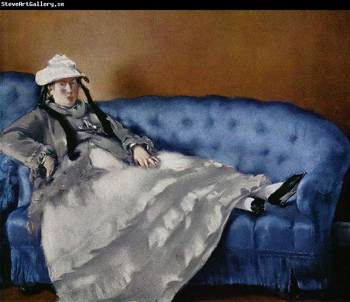 Edouard Manet Portrat der Frau Manet auf blauem Sofa